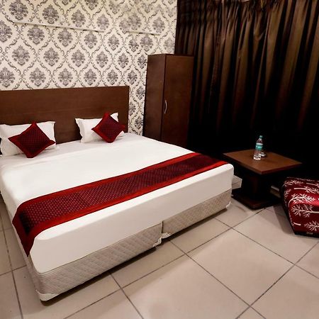 Airport Hotel Edge Home Stay Нью-Дели Экстерьер фото