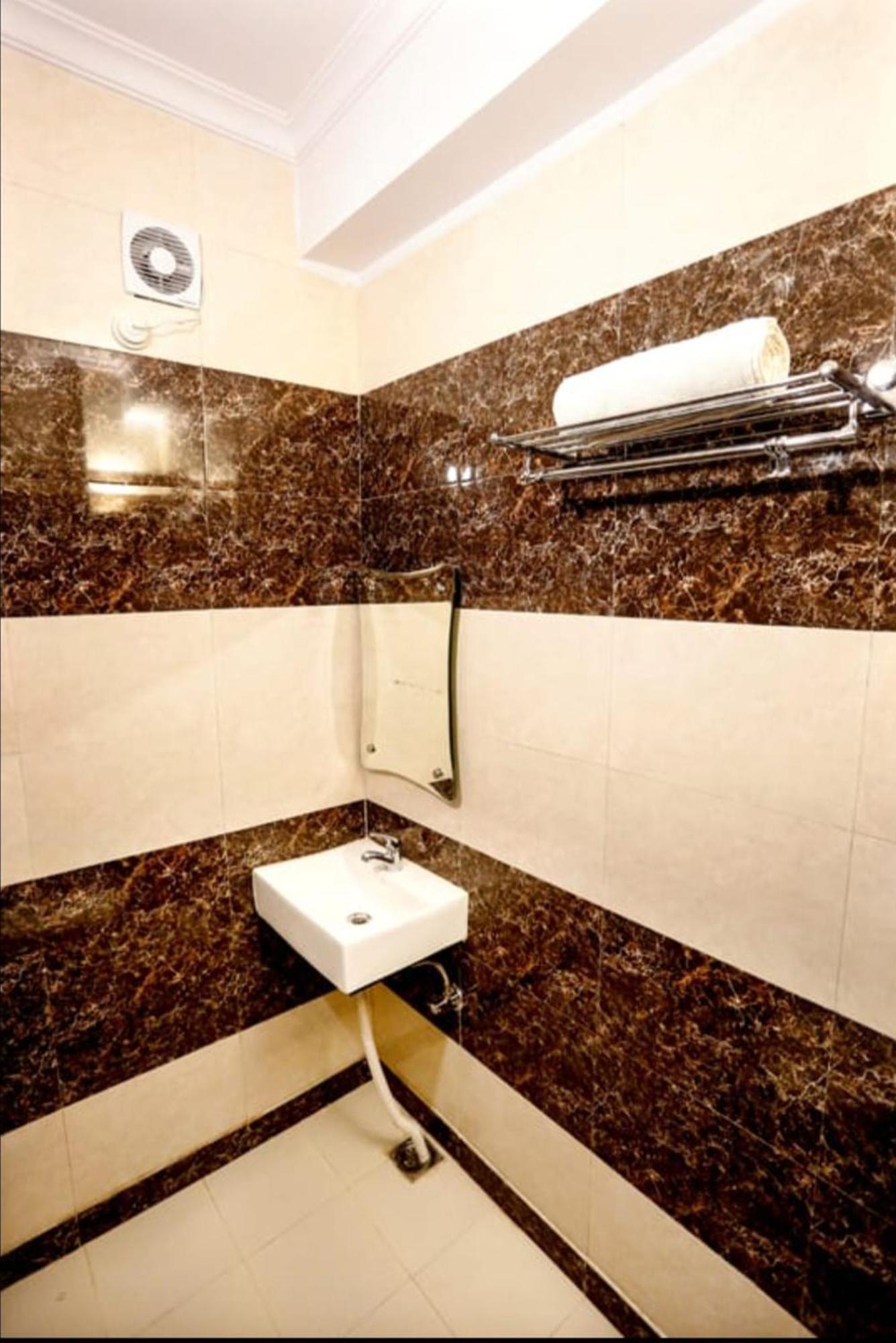 Airport Hotel Edge Home Stay Нью-Дели Экстерьер фото