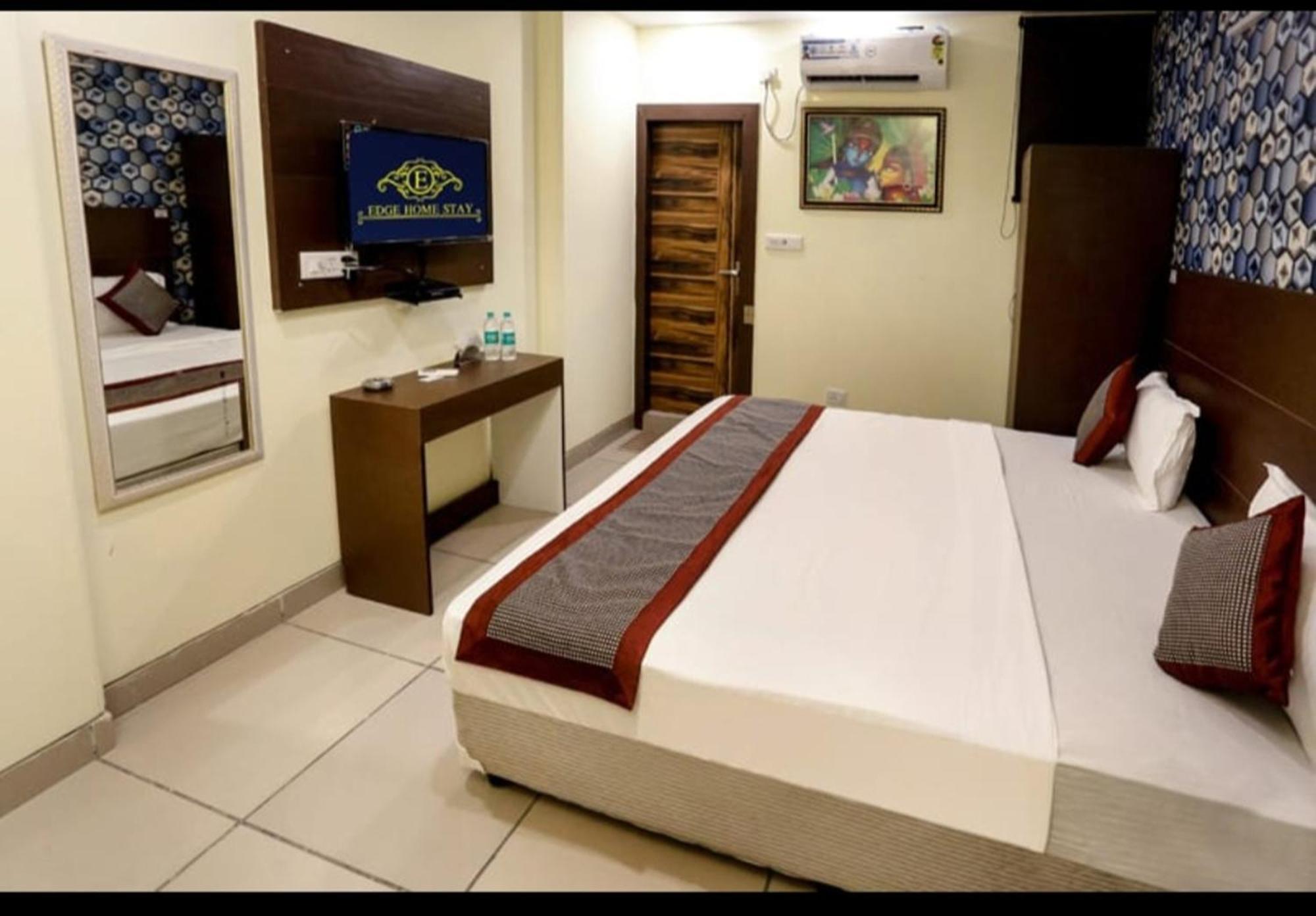 Airport Hotel Edge Home Stay Нью-Дели Экстерьер фото