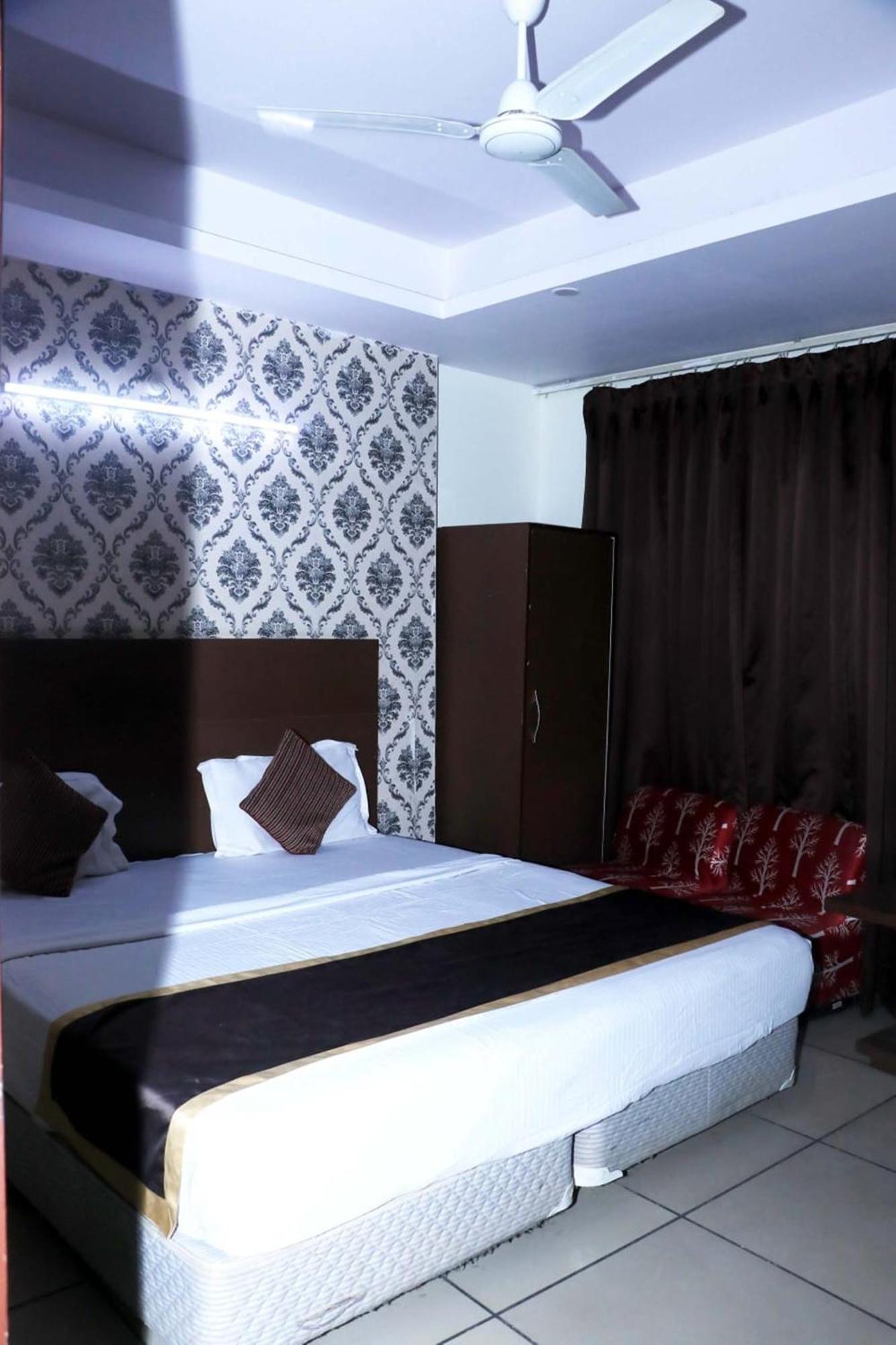 Airport Hotel Edge Home Stay Нью-Дели Экстерьер фото