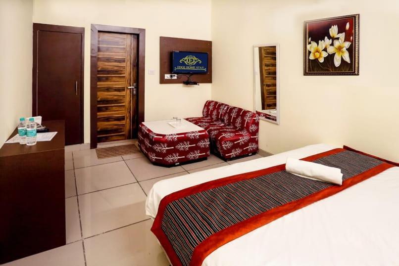 Airport Hotel Edge Home Stay Нью-Дели Экстерьер фото