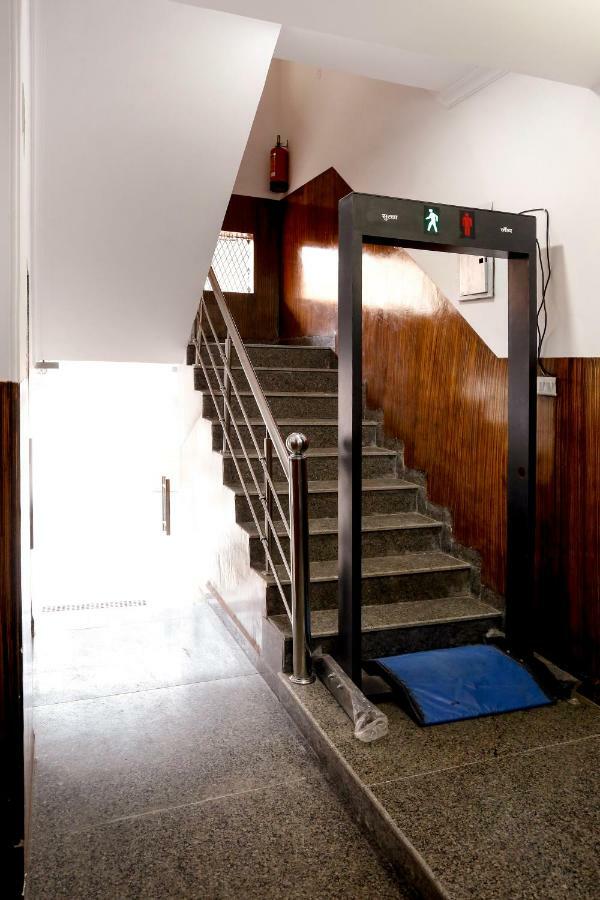 Airport Hotel Edge Home Stay Нью-Дели Экстерьер фото