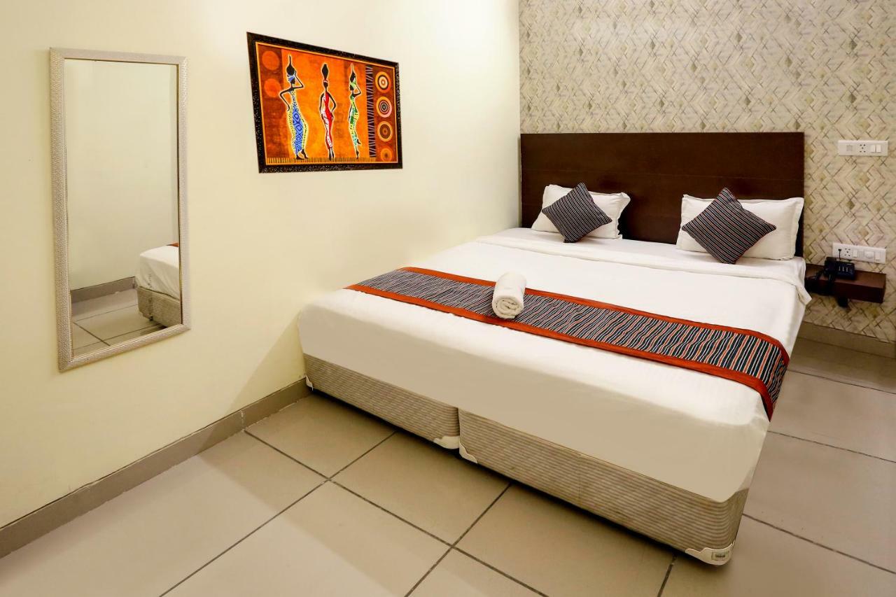 Airport Hotel Edge Home Stay Нью-Дели Экстерьер фото