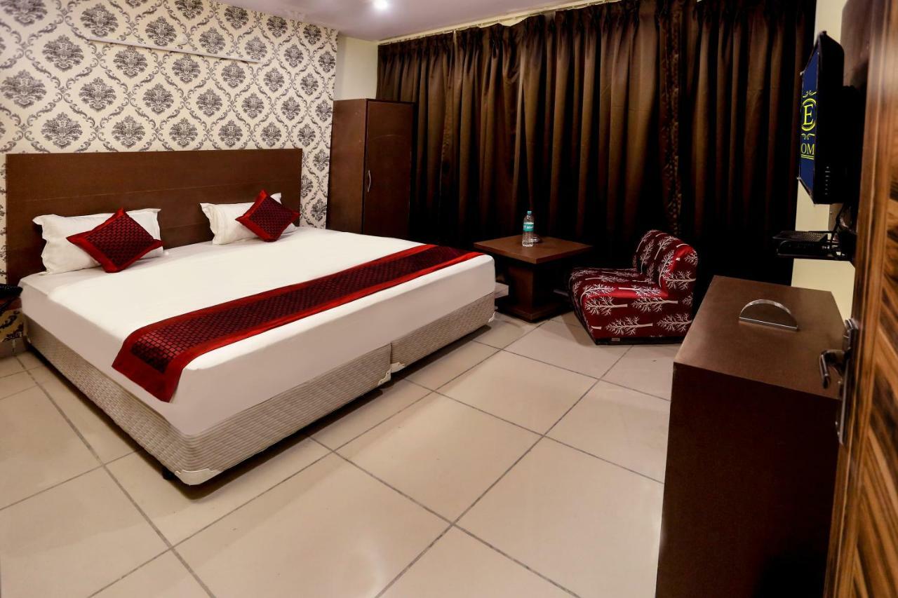 Airport Hotel Edge Home Stay Нью-Дели Экстерьер фото