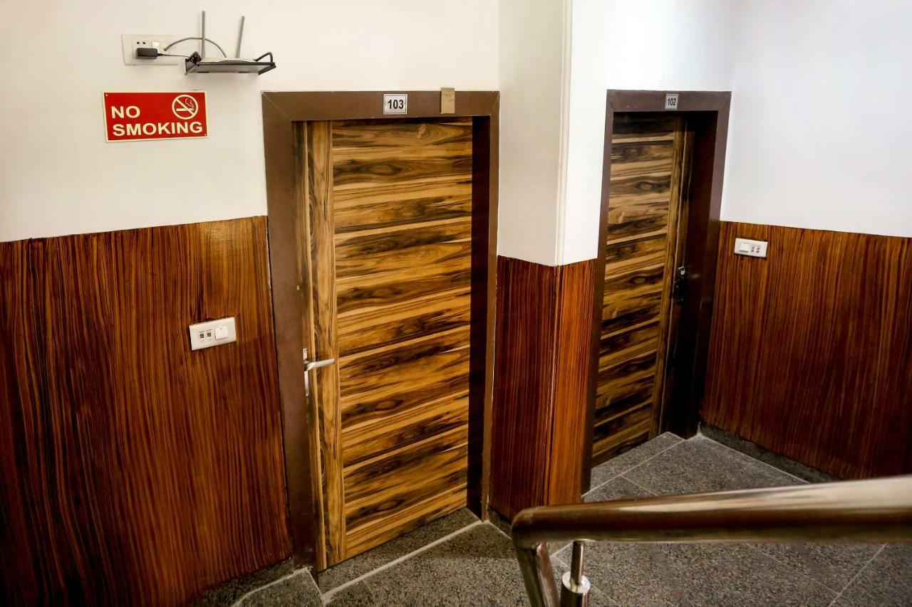 Airport Hotel Edge Home Stay Нью-Дели Экстерьер фото