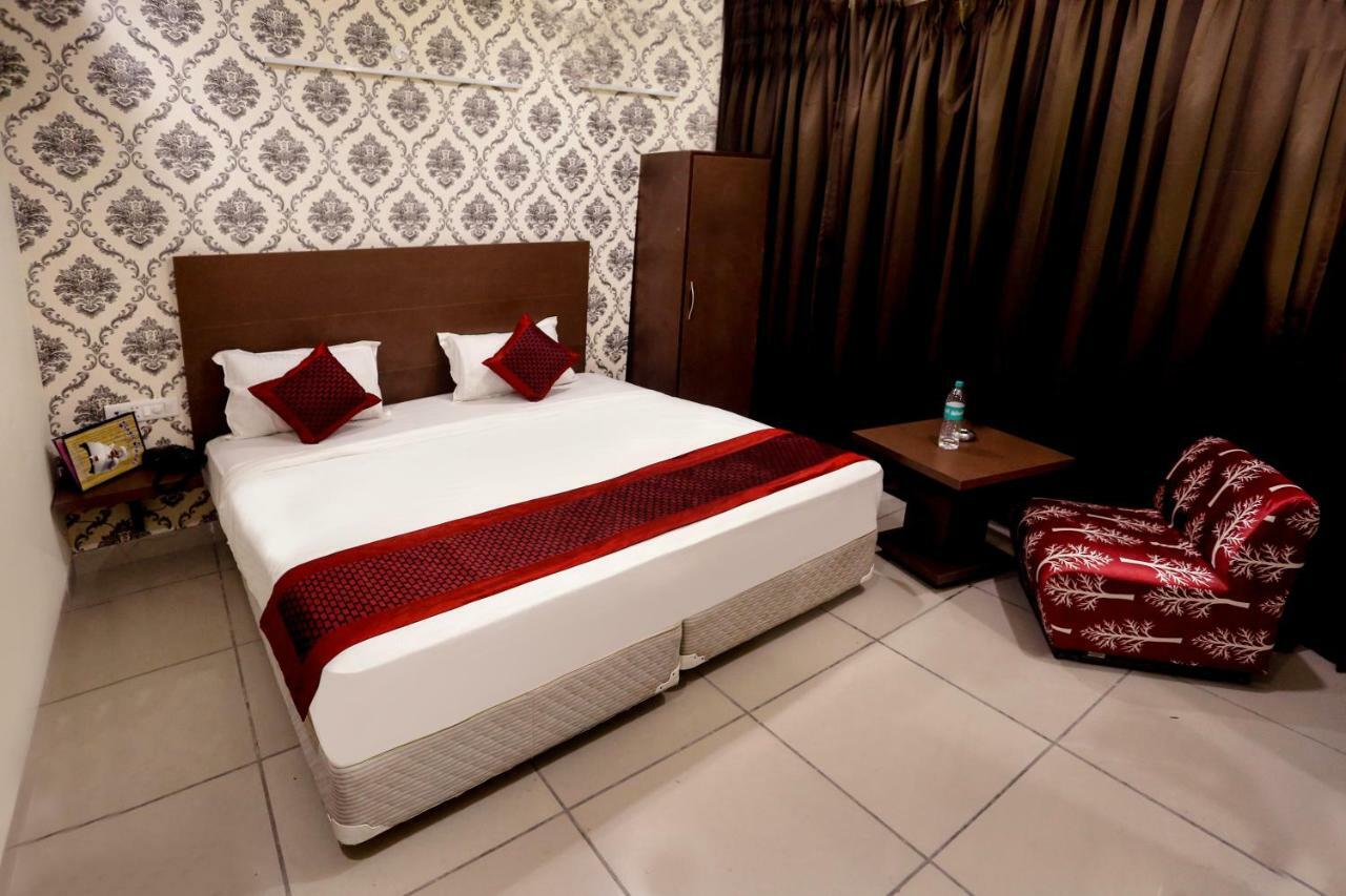 Airport Hotel Edge Home Stay Нью-Дели Экстерьер фото