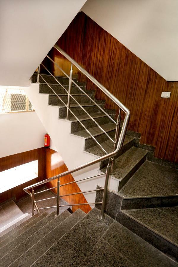 Airport Hotel Edge Home Stay Нью-Дели Экстерьер фото