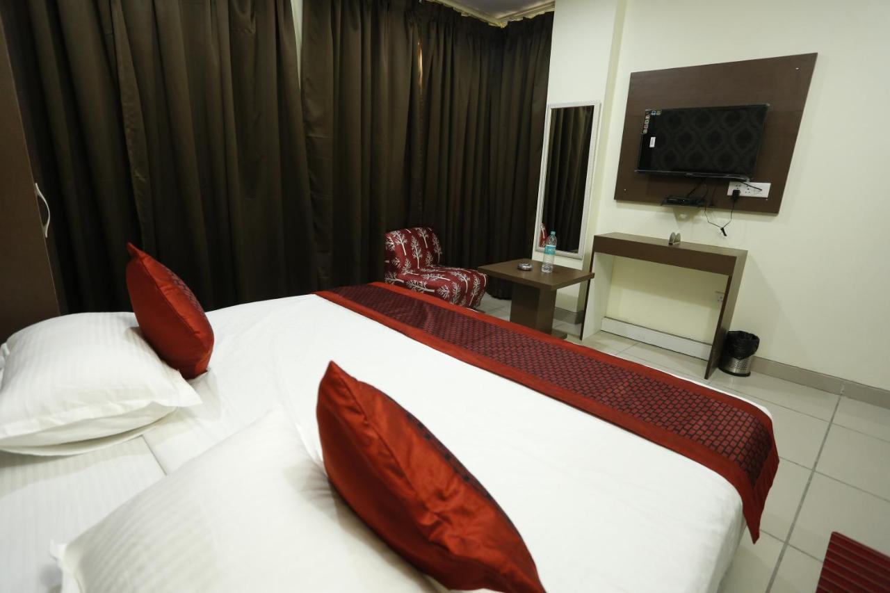 Airport Hotel Edge Home Stay Нью-Дели Экстерьер фото