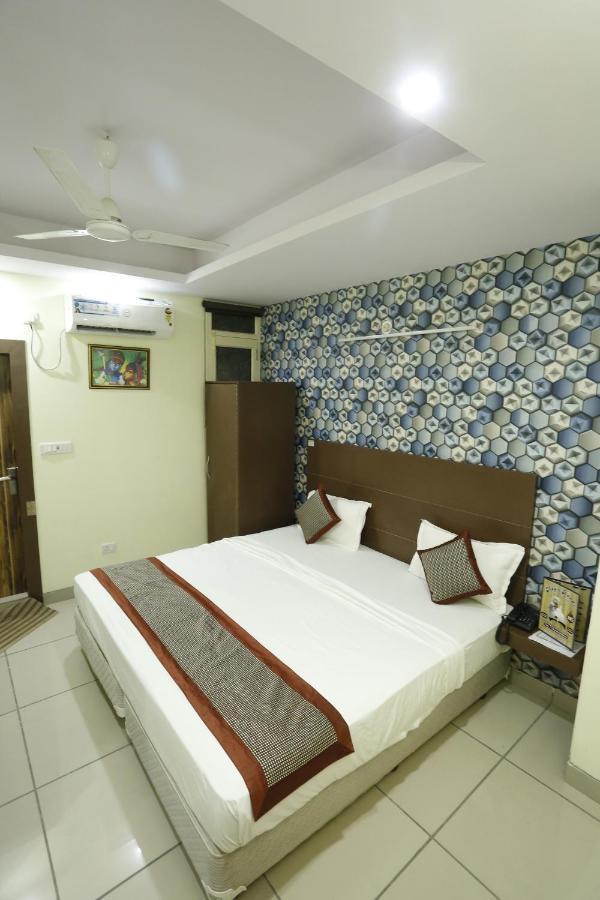 Airport Hotel Edge Home Stay Нью-Дели Экстерьер фото